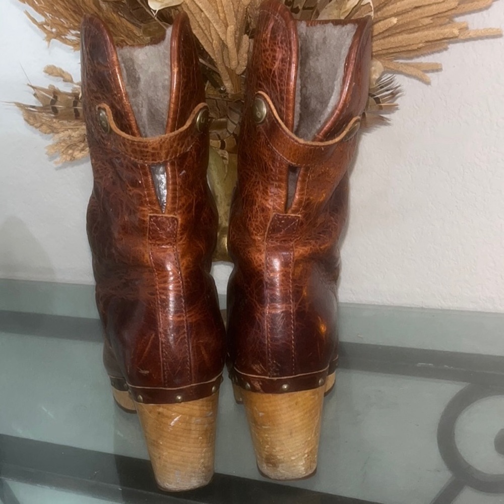 UGG Lynnea Leather Clog-Style Boots - Picture 3 of 6